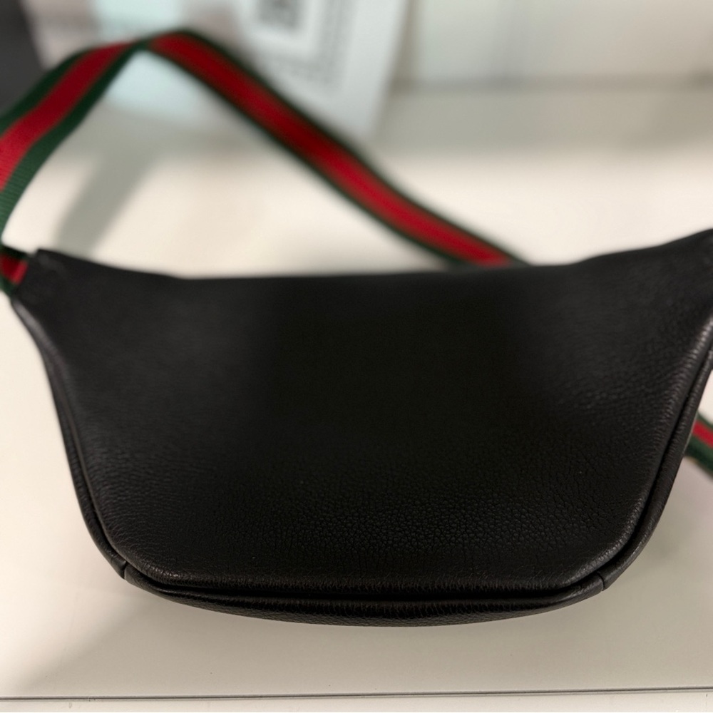 Gucci Logo Belt Bag ā GG Supreme Leather Waist Bag - Picture 2 of 8